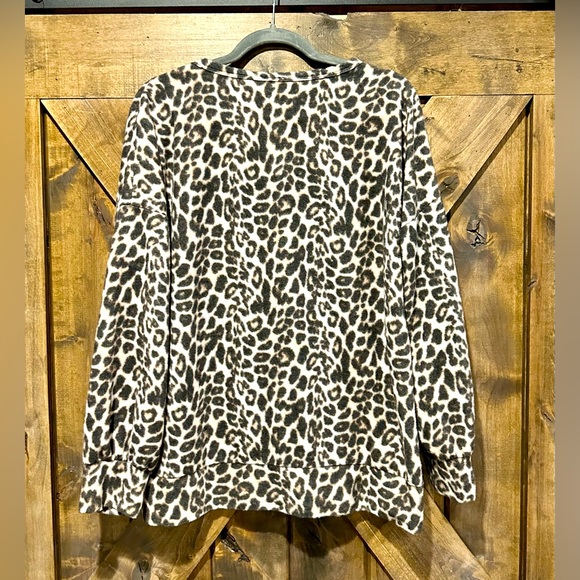 EUC Vanilla Bay Leopard Print Sequin Deer Long Sleeve Top - Picture 2 of 12